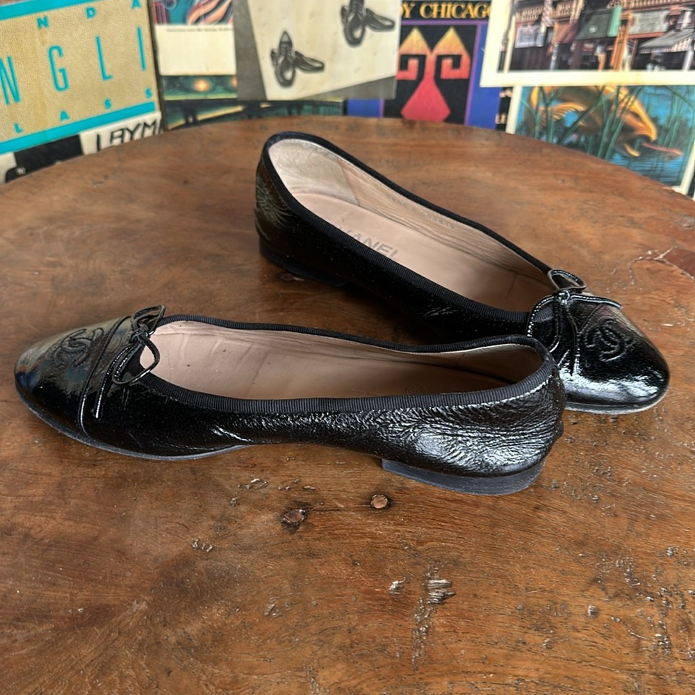 CHANEL Black Patent Leather Ballet Flats - Picture 6 of 12